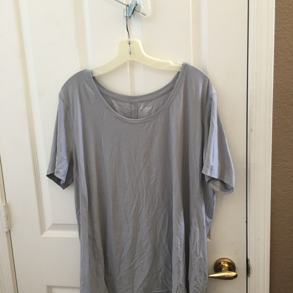 FINAL MARKDOWN Old navy active tee xxl
